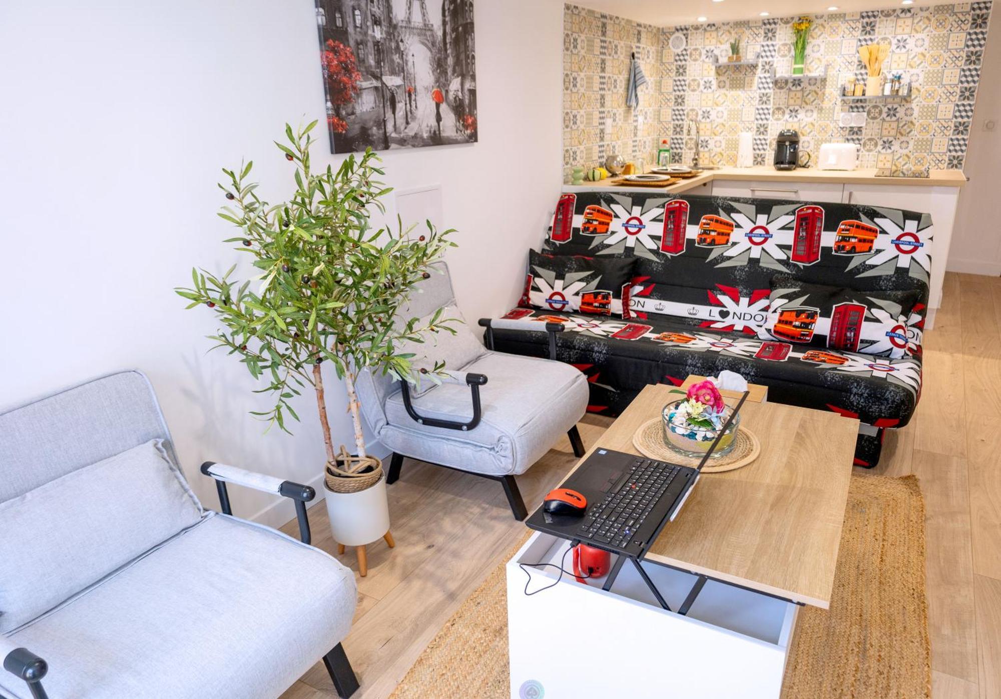 The Silent Green Lounge, ノワジエル エクステリア 写真