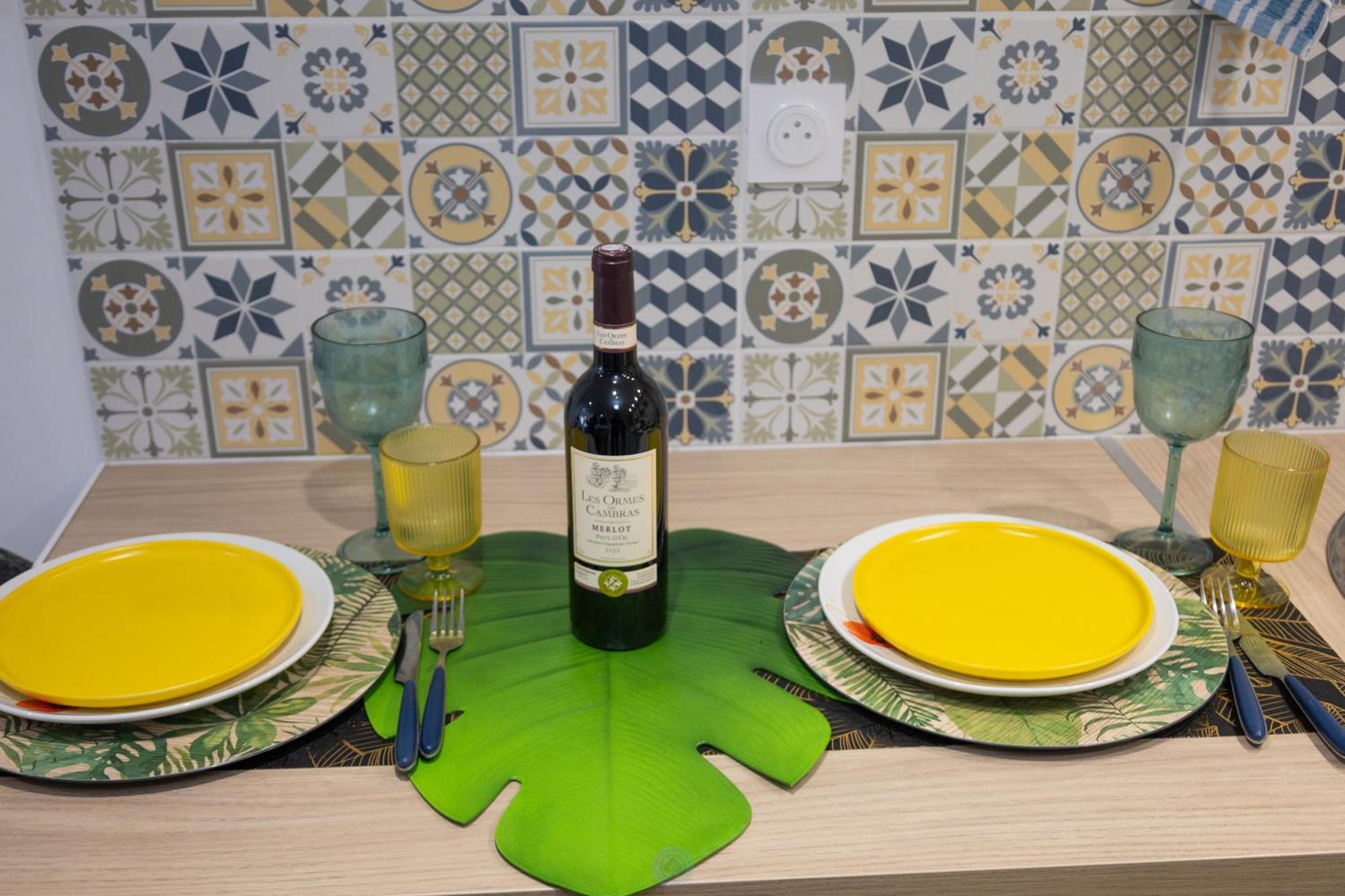 The Silent Green Lounge, ノワジエル エクステリア 写真